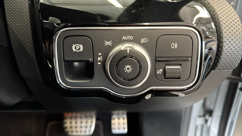 Mercedes-Benz CLA 220d AMG Line Premium 4dr Tip Auto Diesel Saloon